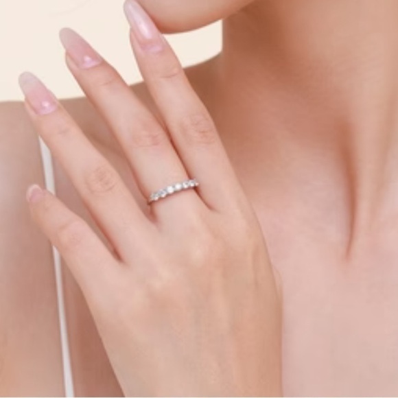 Ailmay Fine Jewelry Stirling Silver and Dazzling Zircon Ring Size 7 - Picture 2 of 13